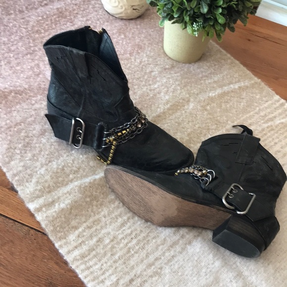 Shoes - Steve Madden boots size 8 black